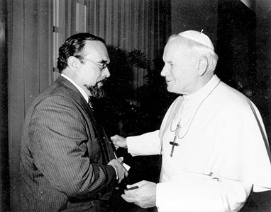 Dr. Damian Fedoryka introducing the College to Pope John Paul II